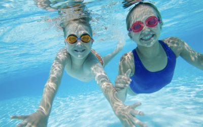 ¿Cómo prevenir y tratar las infecciones oculares en piscinas y playas?